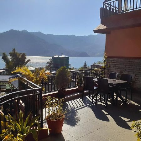 Golden Lake Pokhara Buitenkant foto