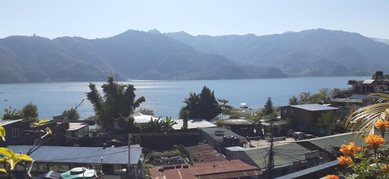 Golden Lake Pokhara Buitenkant foto