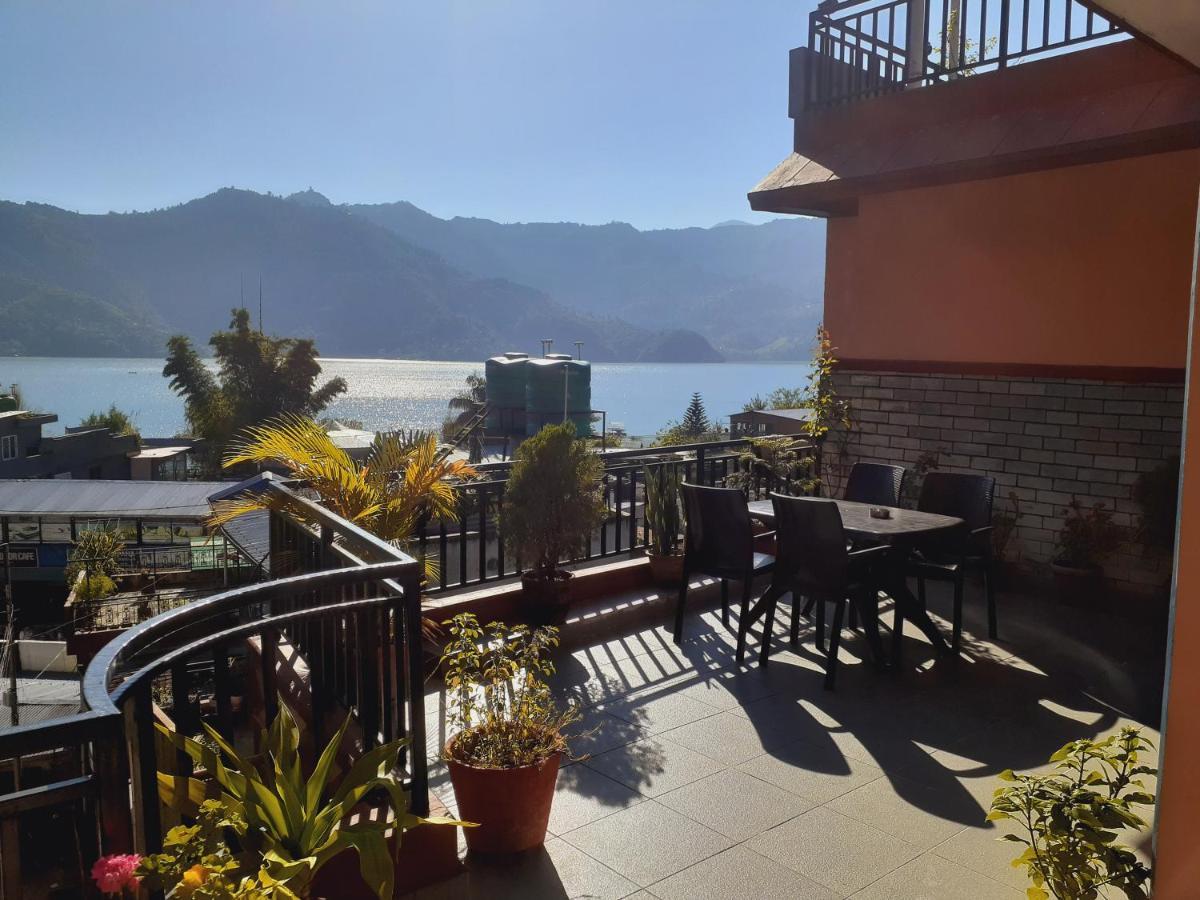 Golden Lake Pokhara Buitenkant foto