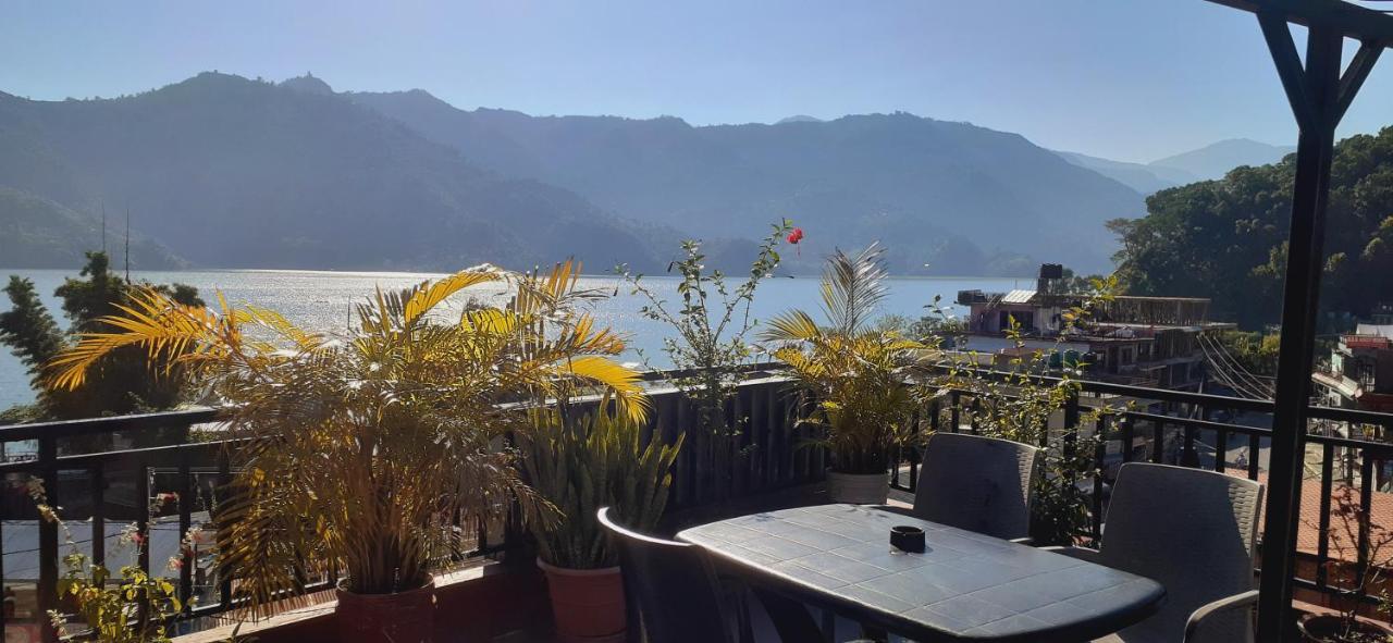Golden Lake Pokhara Buitenkant foto