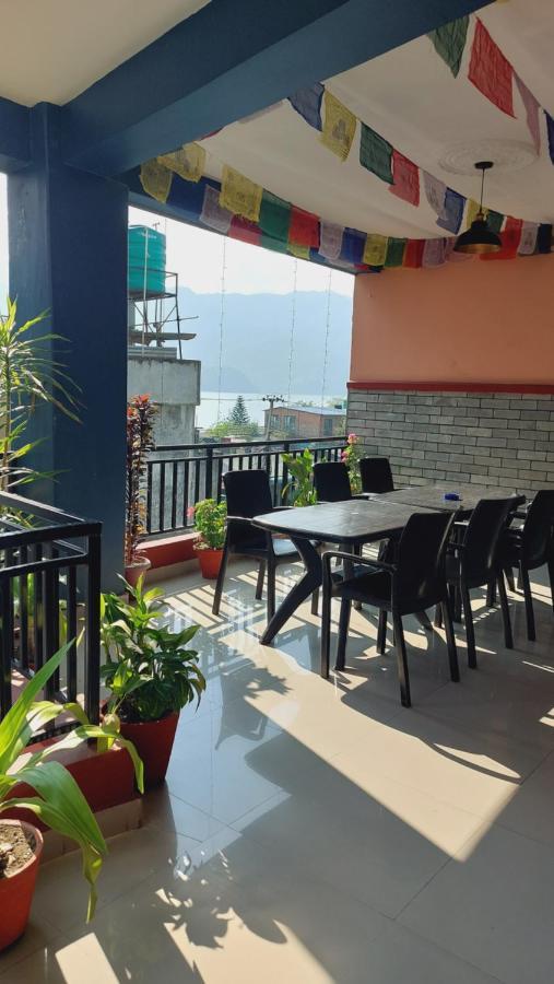 Golden Lake Pokhara Buitenkant foto