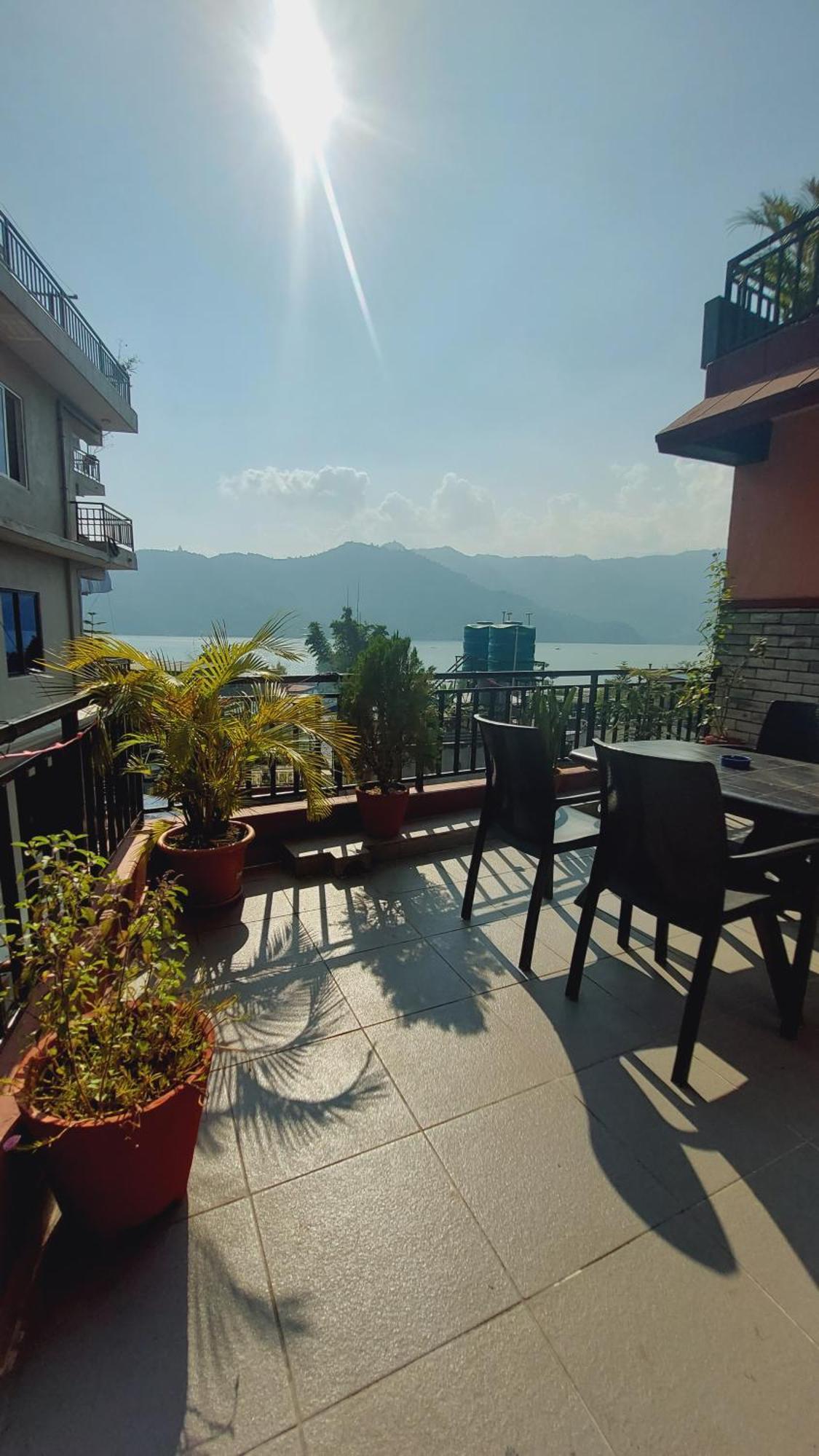 Golden Lake Pokhara Buitenkant foto